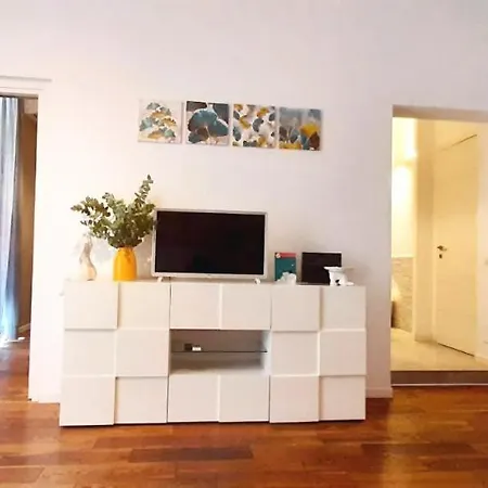 Cheerful Flat In Funky דירה